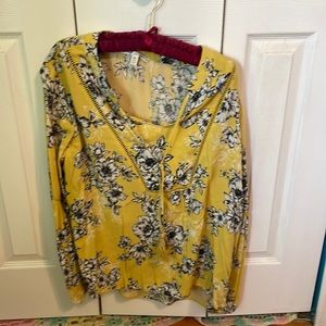 Gently worn yellow top with flowers